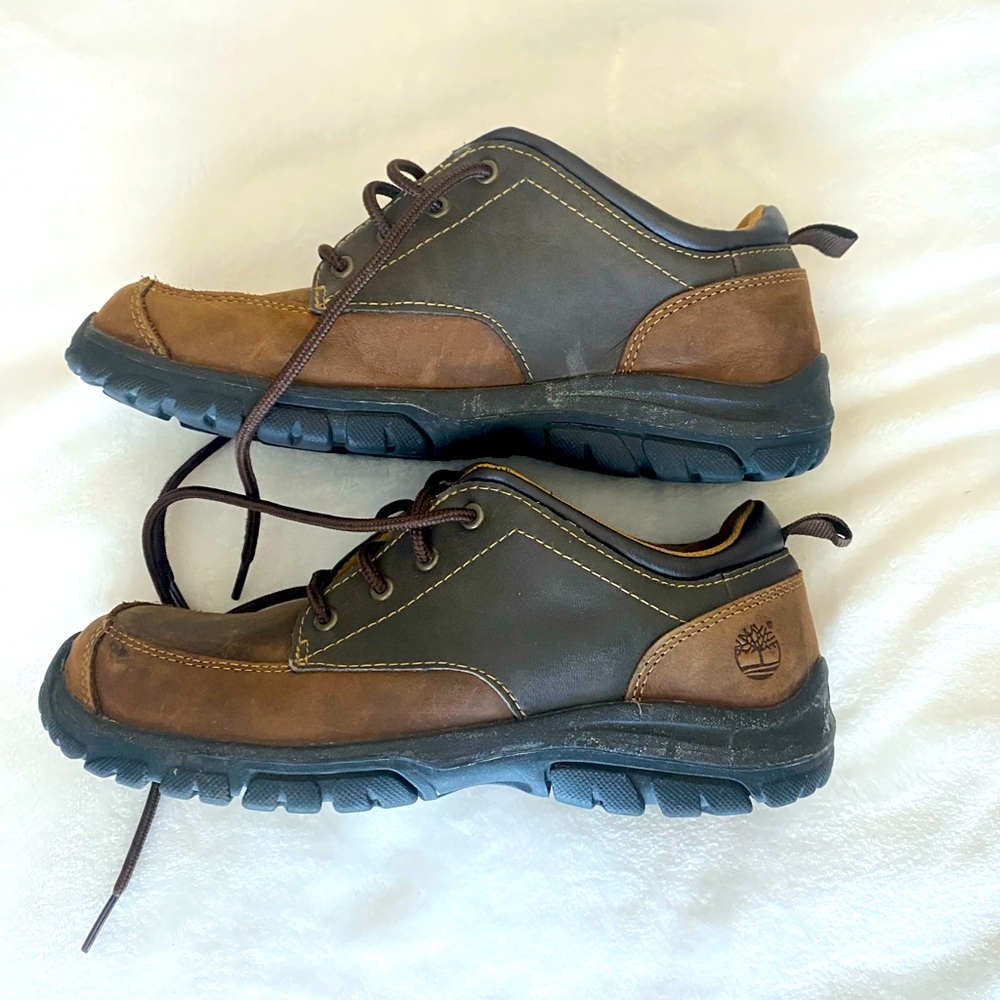 Big kid Timberland lace up loafers size 3.5